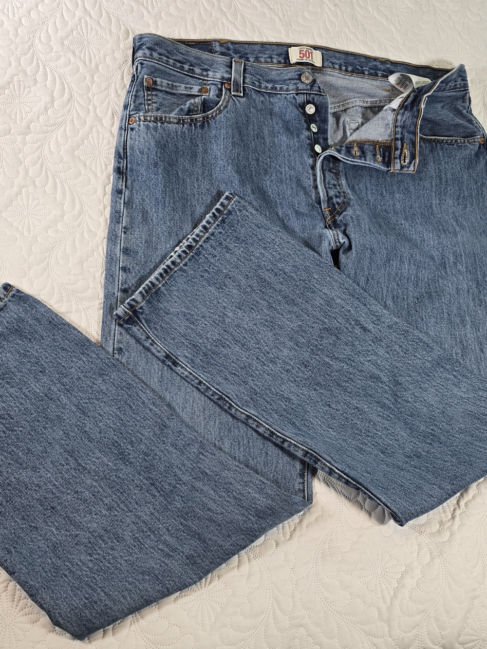 Levi's 501 Orig Fit Men's Jeans 40x34 Medium Wash Blue Button Fly Vintage EUC
